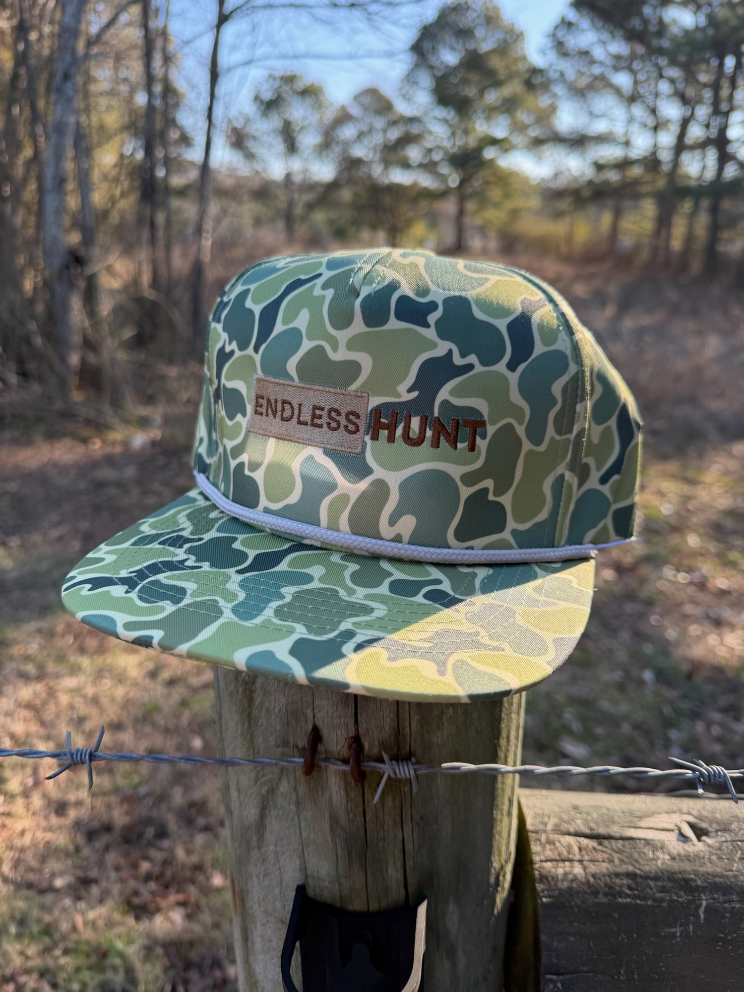 Still Feather Icon Rope Hat
